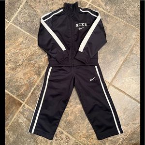 ✨Nike Toddlers Track Suit 2T GUC